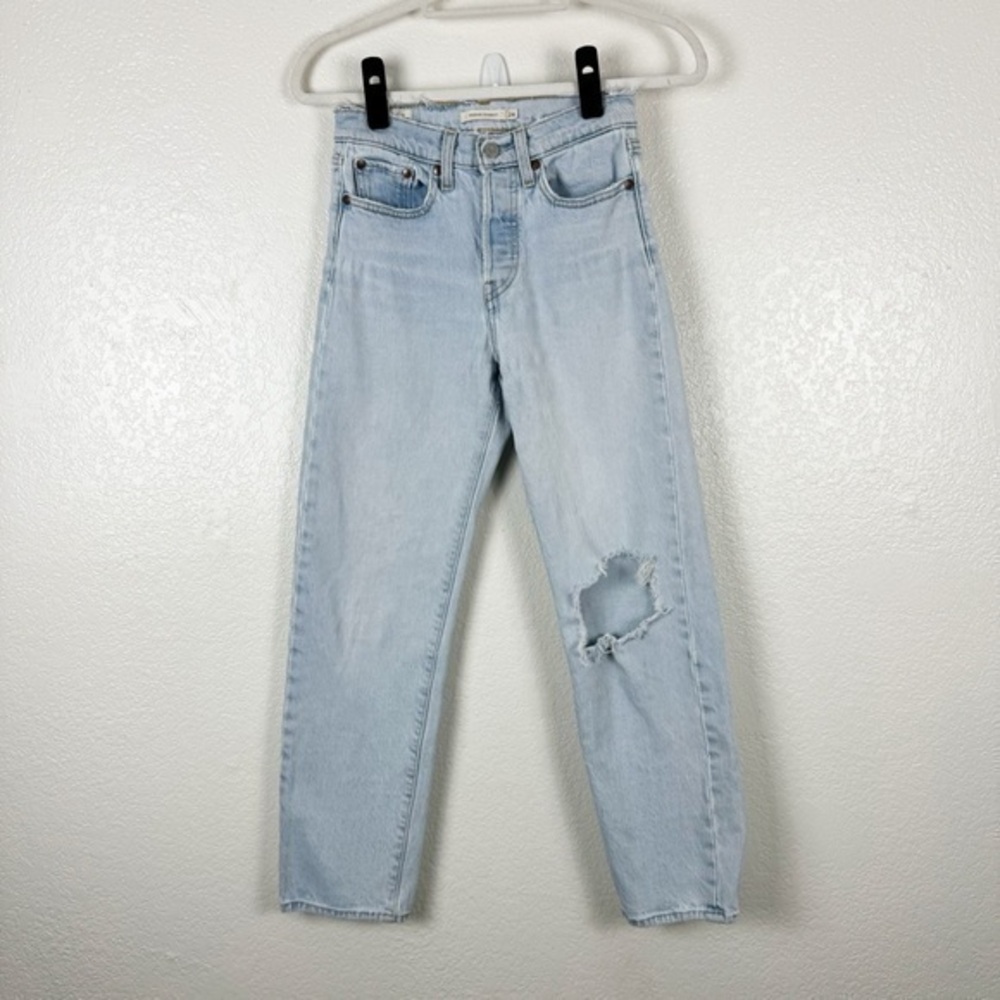 Levi's Wedgie Straight Light Wash Distressed Jeans Cotton Blend Size 24